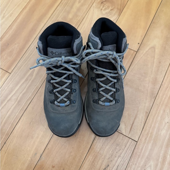 COLUMBIA NEWTON RIDGE WATERPROOF HIKING BOOTS - Picture 7 of 8